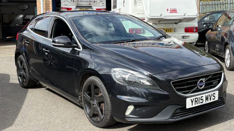 VOLVO V40 D4 [190] R DESIGN LUX NAV