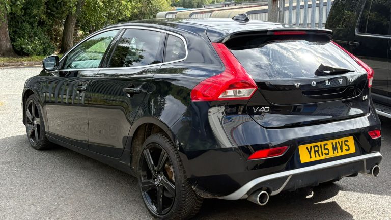 VOLVO V40 D4 [190] R DESIGN LUX NAV