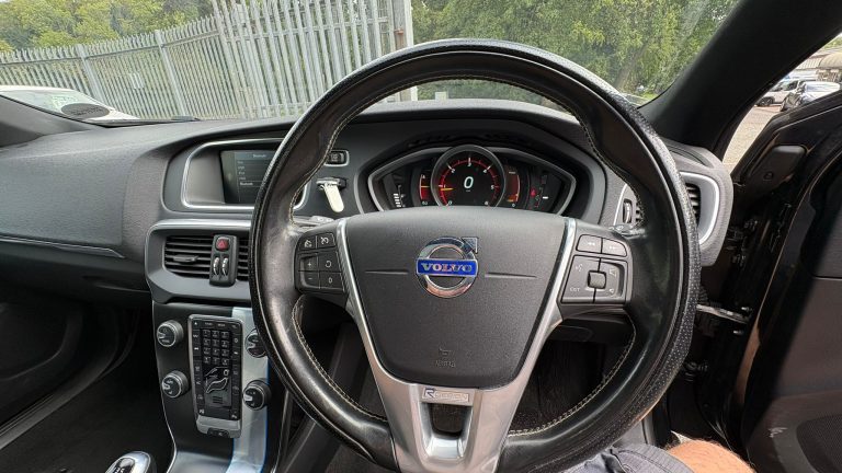 VOLVO V40 D4 [190] R DESIGN LUX NAV