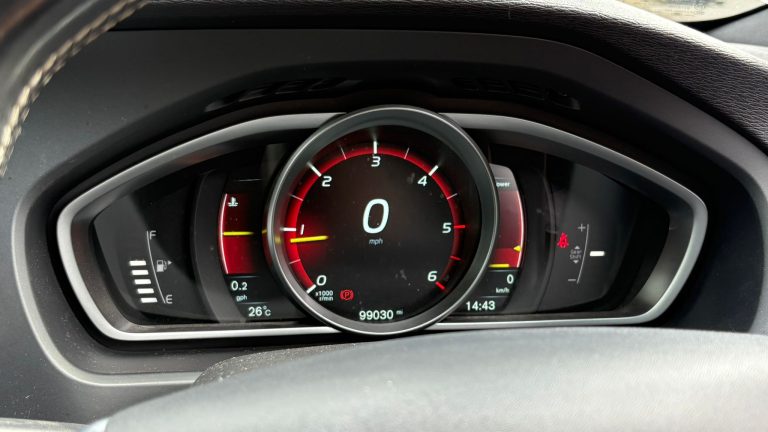 VOLVO V40 D4 [190] R DESIGN LUX NAV