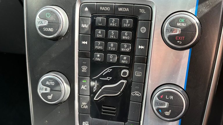 VOLVO V40 D4 [190] R DESIGN LUX NAV