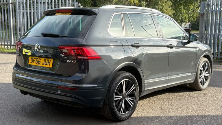 VOLKSWAGEN TIGUAN 2.0 TDi 150 SE Nav 5dr 2016 DIESEL AUTOMATIC
