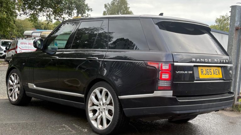LAND ROVER RANGE ROVER 3.0 TDV6 Vogue SE 4dr Auto