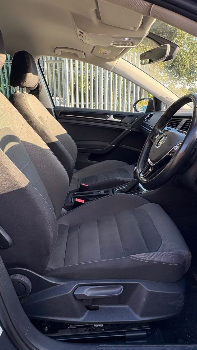 VOLKSWAGEN GOLF 1.6 TDI GT 5dr DSG